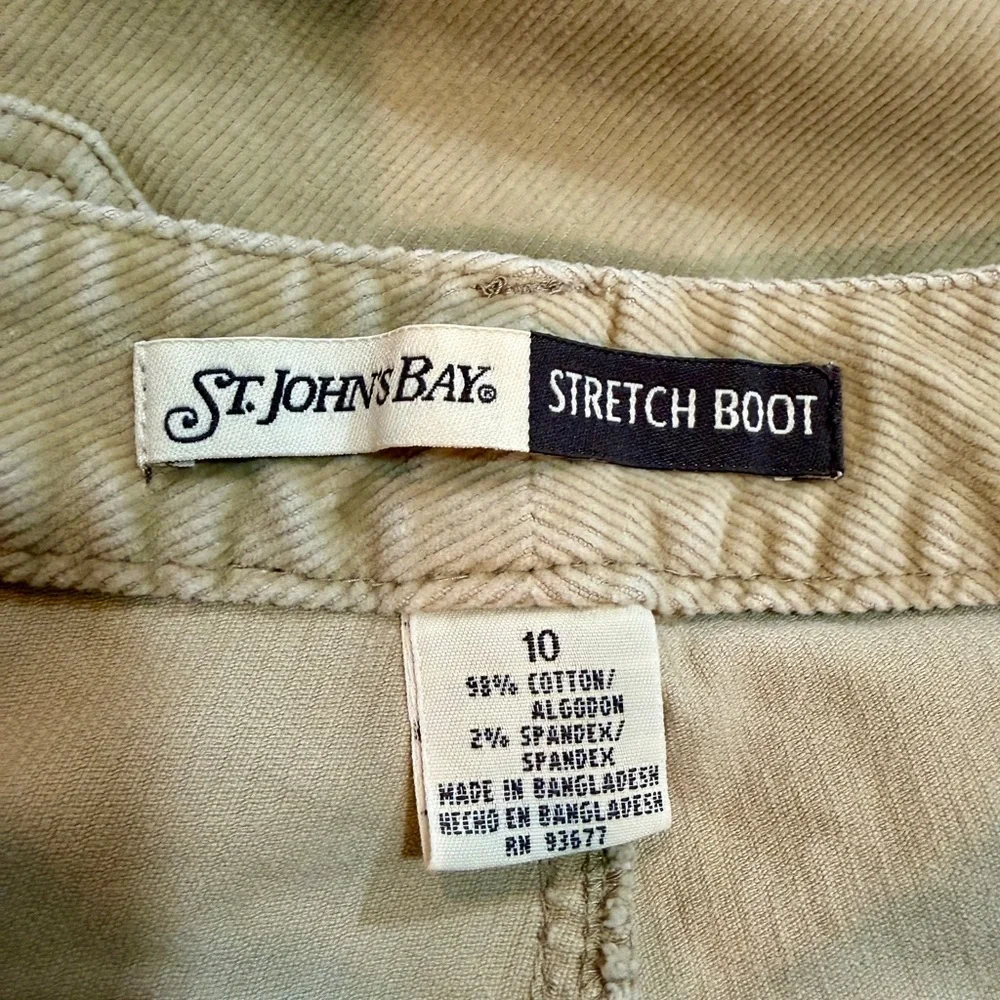 ST. JOHN’S BAY, WOMENS, STRETCH, BOOTCUT JEANS. CAMEL CORDUROY, SIZE 10